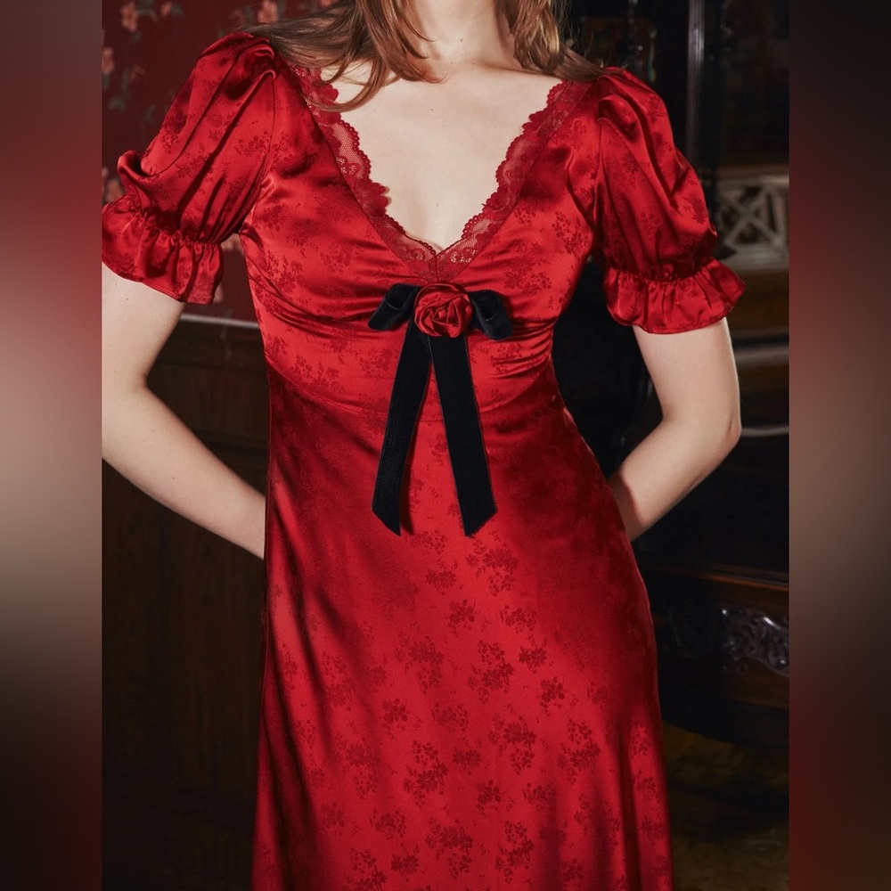 SERITA JACQUARD SATIN MAXI DRESS IN RED - size XL - Lait Collection